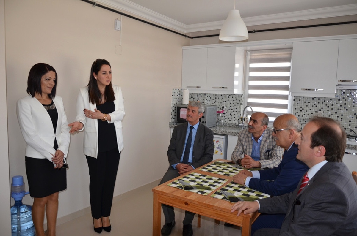 Rehabilitasyon Merkezi Kurdelesi Protokol Tarafından Kesildi