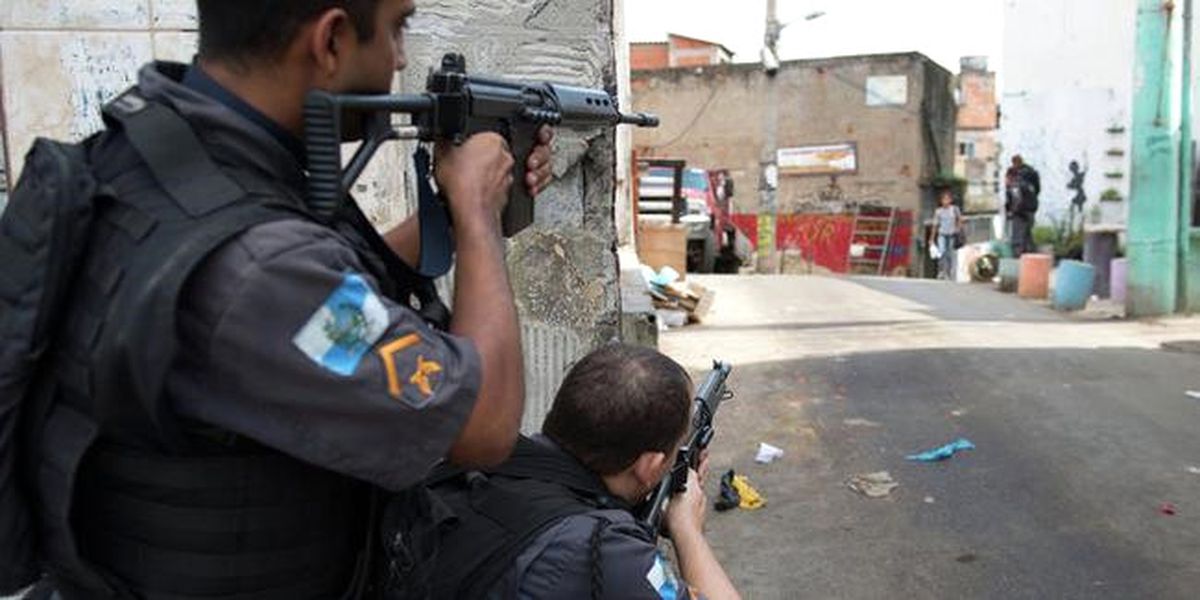 Rio de Janeiro\'da Polis Operasyonuna Misilleme