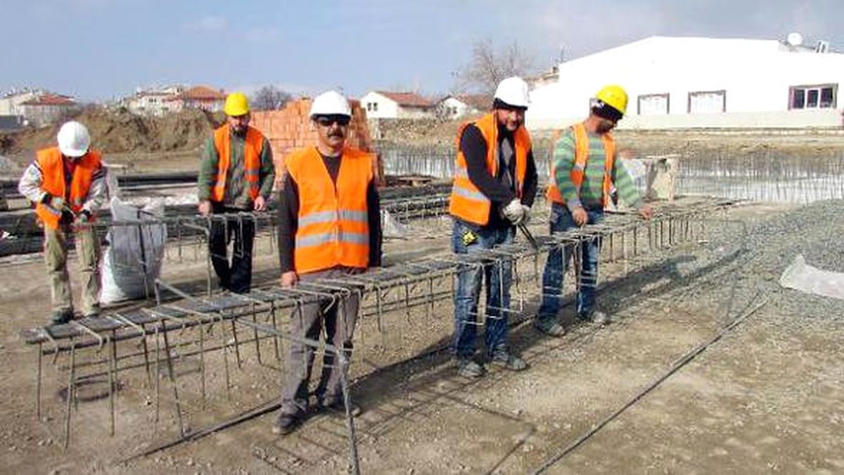 Sandıklı\'da Gençlik Merkezi Yapım Çalışması