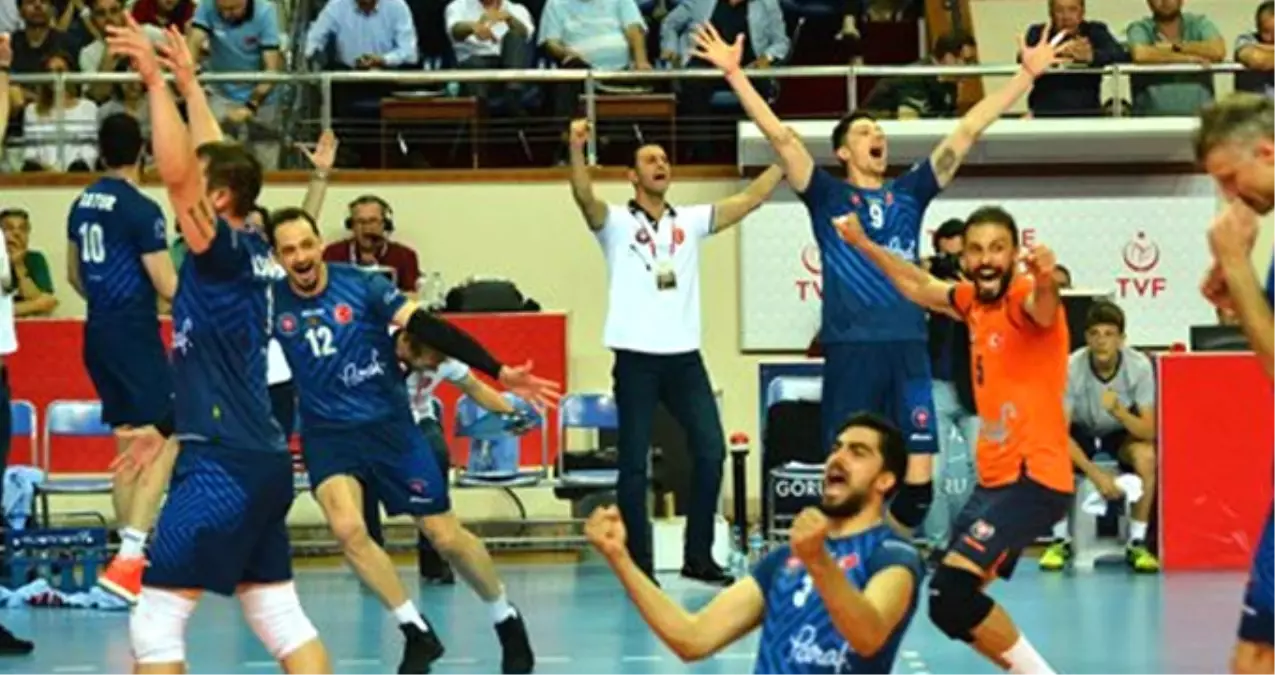 Voleybolda Efeler Ligi\'nde Arkas Spor\'u Eleyen Halkbank Şampiyon Oldu