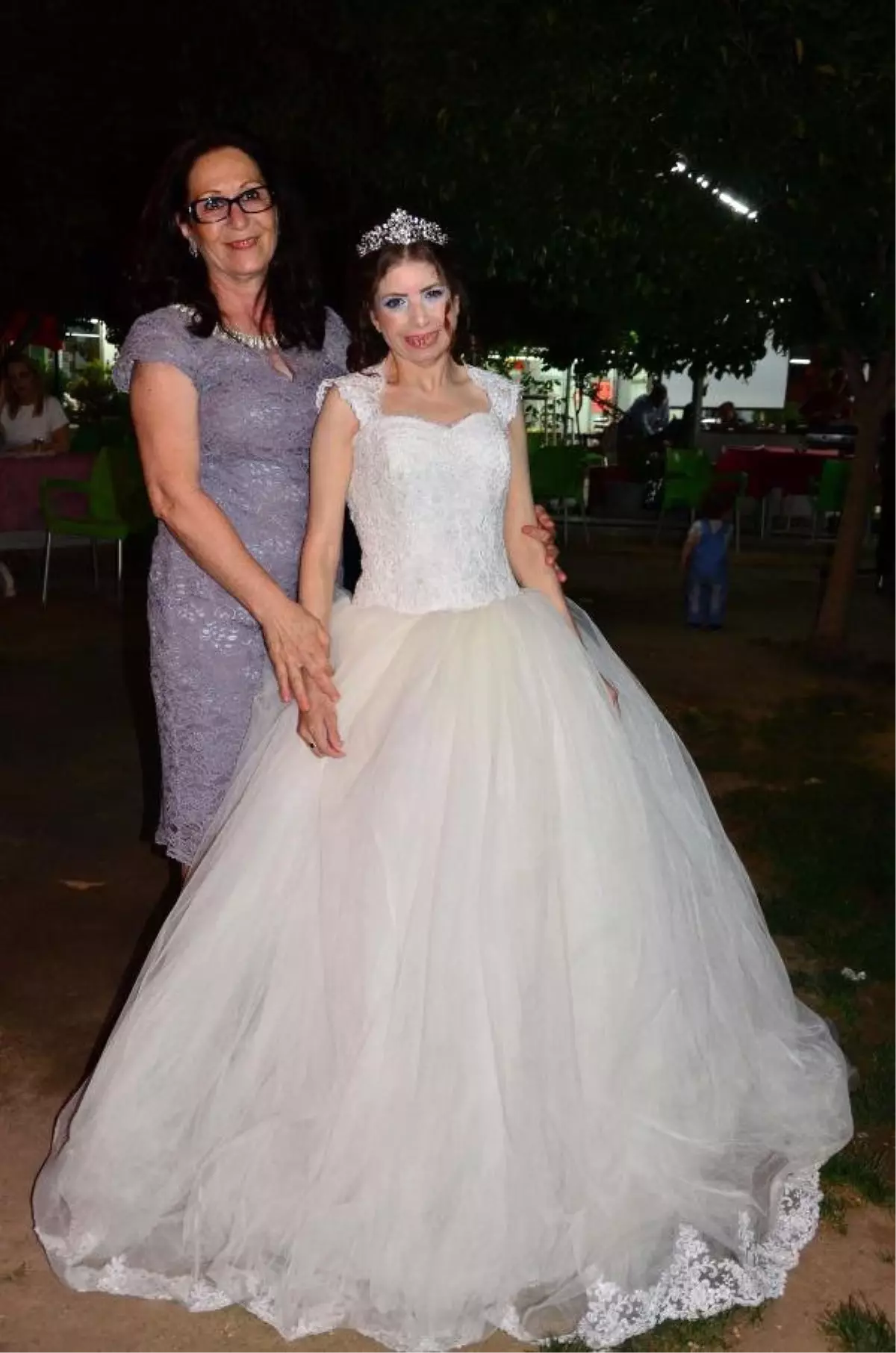 Zihinsel Engelli Sevtap\'ın Gelinlik Hayali Gerçek Oldu