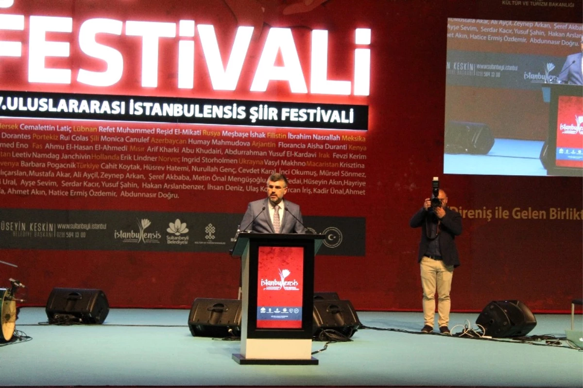 5\'inci Uluslararası İstanbulensis Şiir Festivali\'nde Bosnalı Şairden Recep Tayyip Erdoğan Şiiri