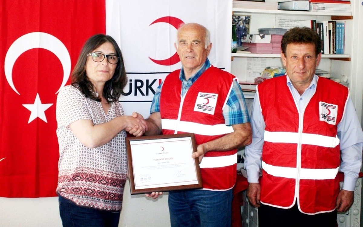 Annesinin Evini Türk Kızılayı\'na Bağışladı