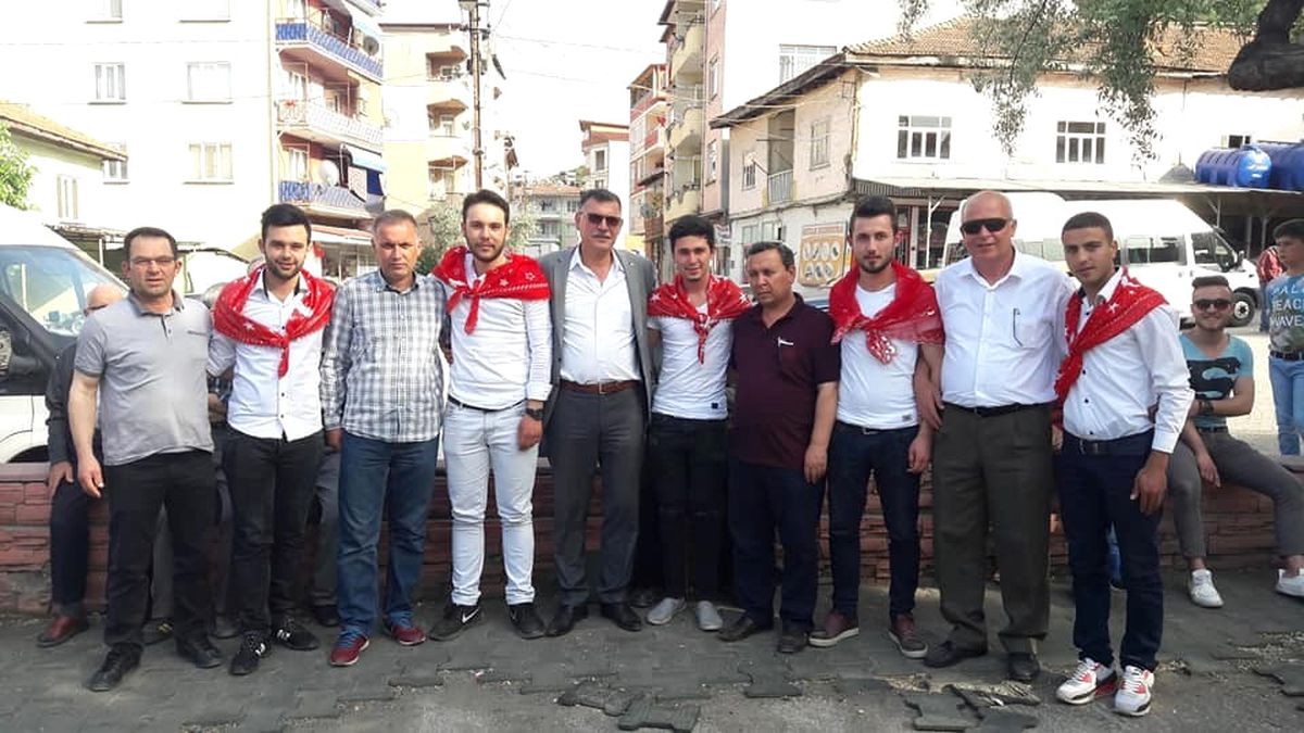 Başkan Duymuş, Kınalı Kuzuları Askere Uğurladı
