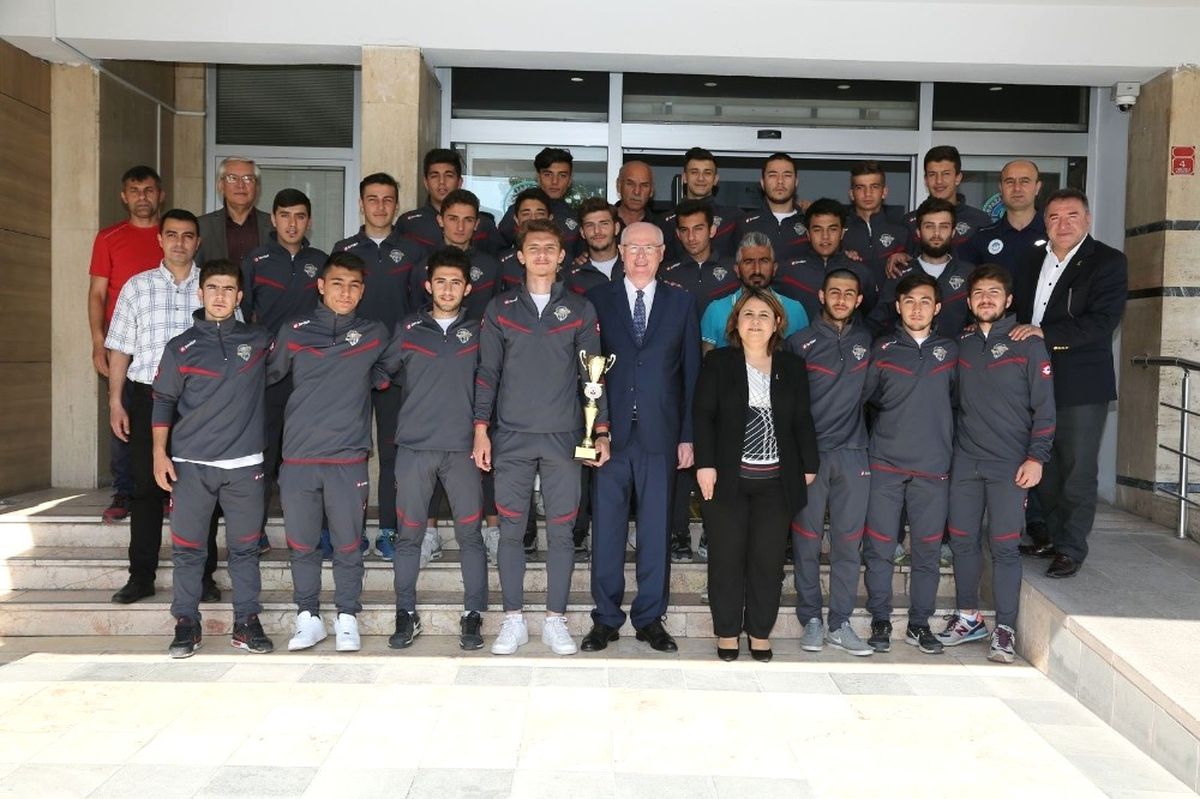 Başkan Kurt: "Hedefimiz Profesyonel Sporcular Çıkarmak"