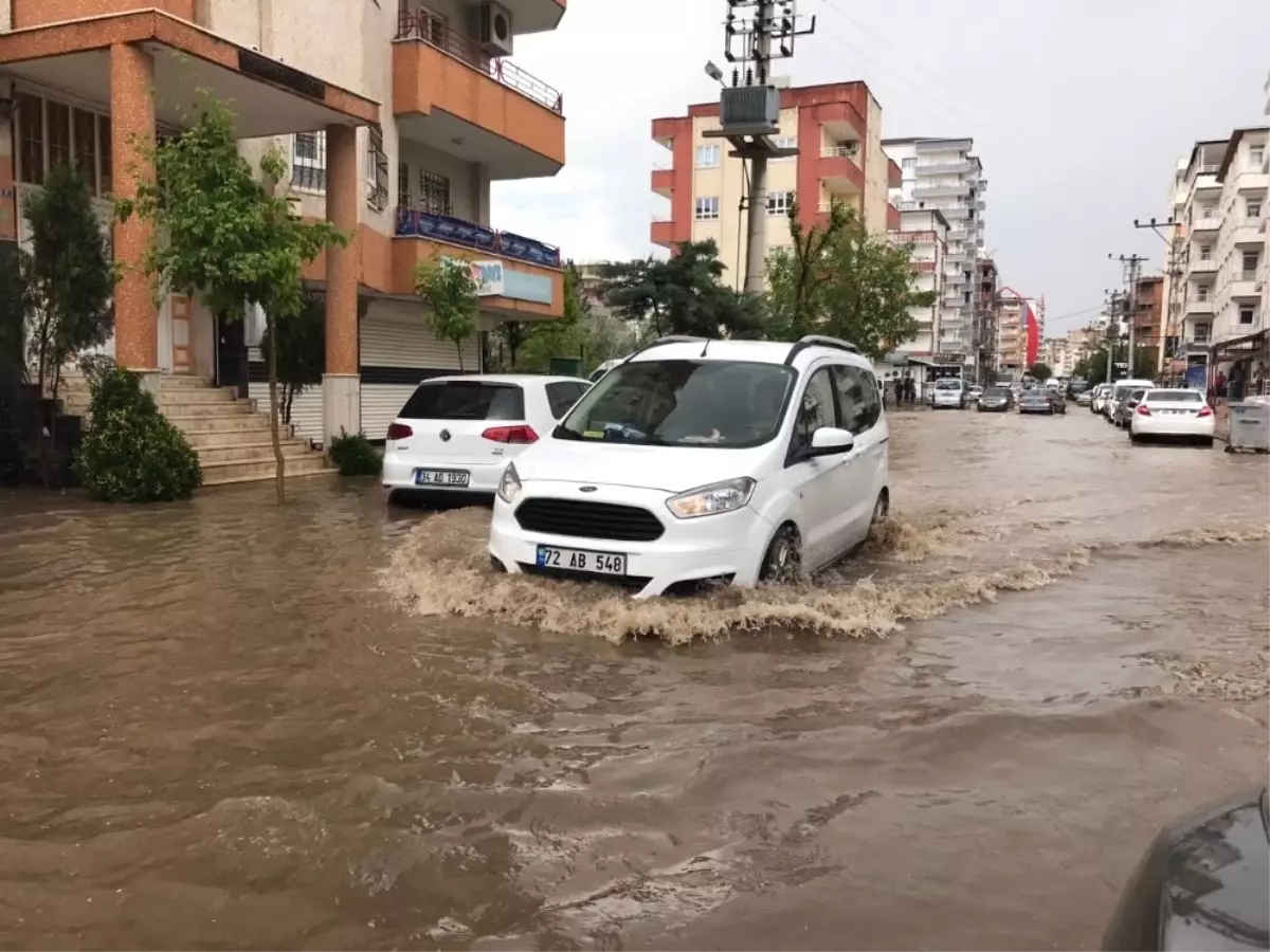 Batman\'da Sağanak Yağış Hayatı Olumsuz Etkiledi