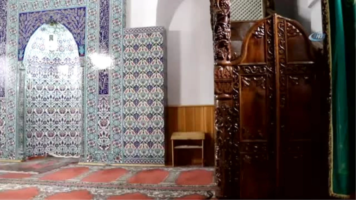 Caminin Minberi Kiliseden Alınan Süslü Tahtalarla Yapıldı... 600 Yıllık Caminin İlginç Özellikleri