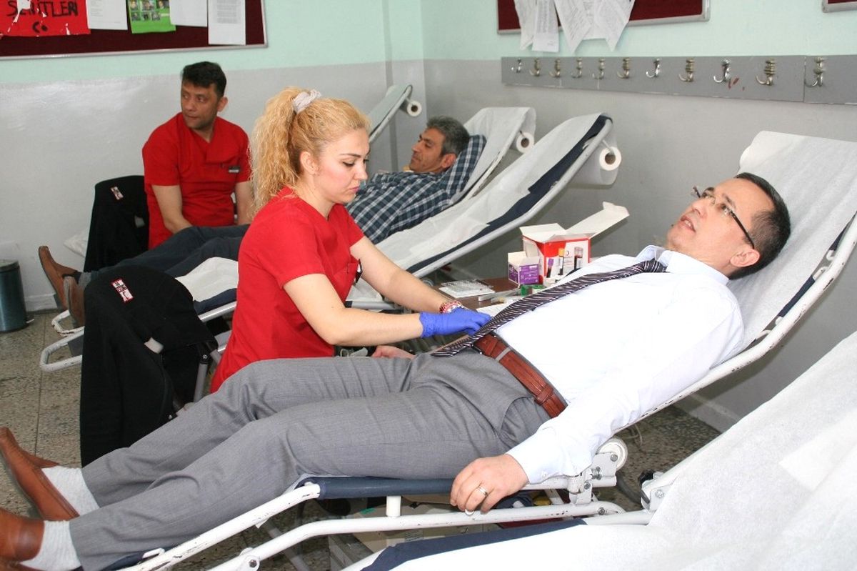 Devrek\'te Öğretmen ve Velilerden Kan Bağışı Kampanyası