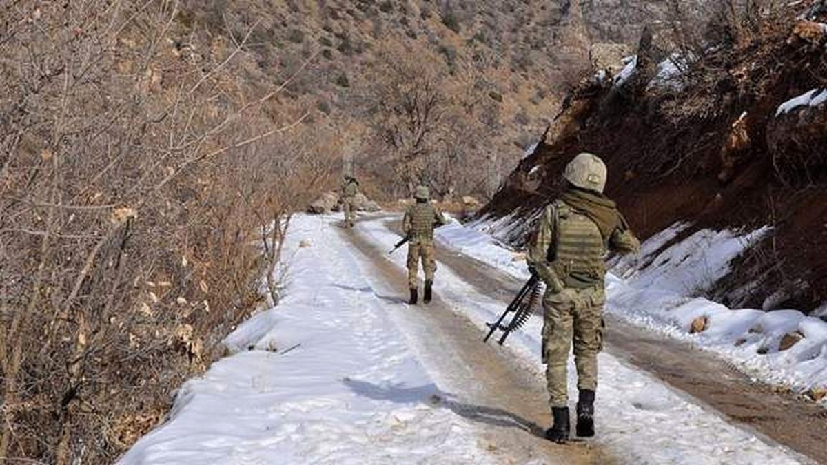 Dha Yurt - Çukurca\'da Çatışma; 2 PKK\'lı Öldürüldü, 7 Asker Yaralandı