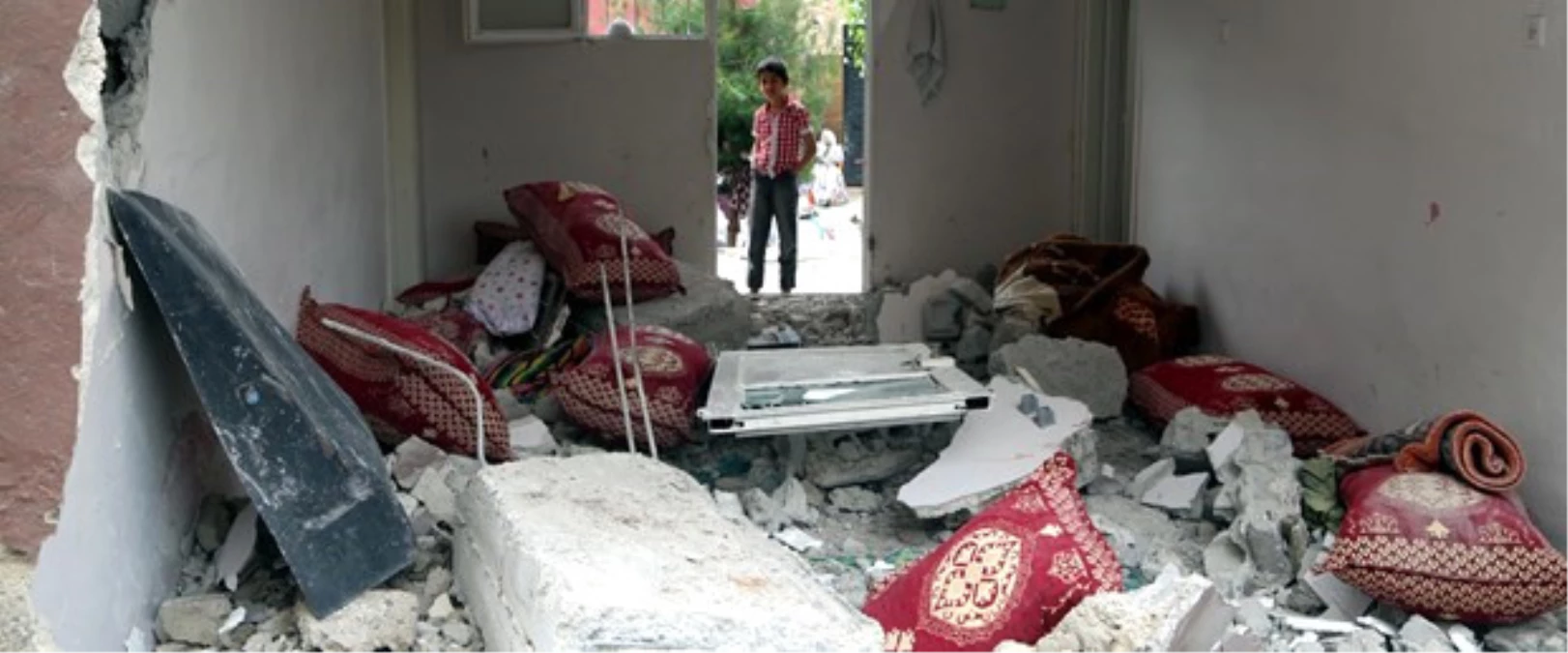 Dha Yurt - Silopi\'de Polis Panzeri Eve Çarptı; 2 Çocuk Öldü (2) -yeniden