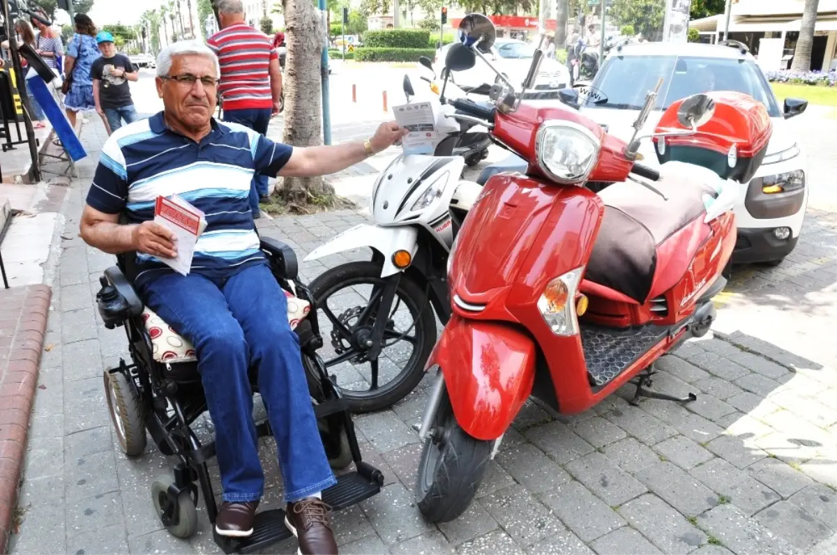 Engelli Bireylerden Farkındalık Yürüyüşü