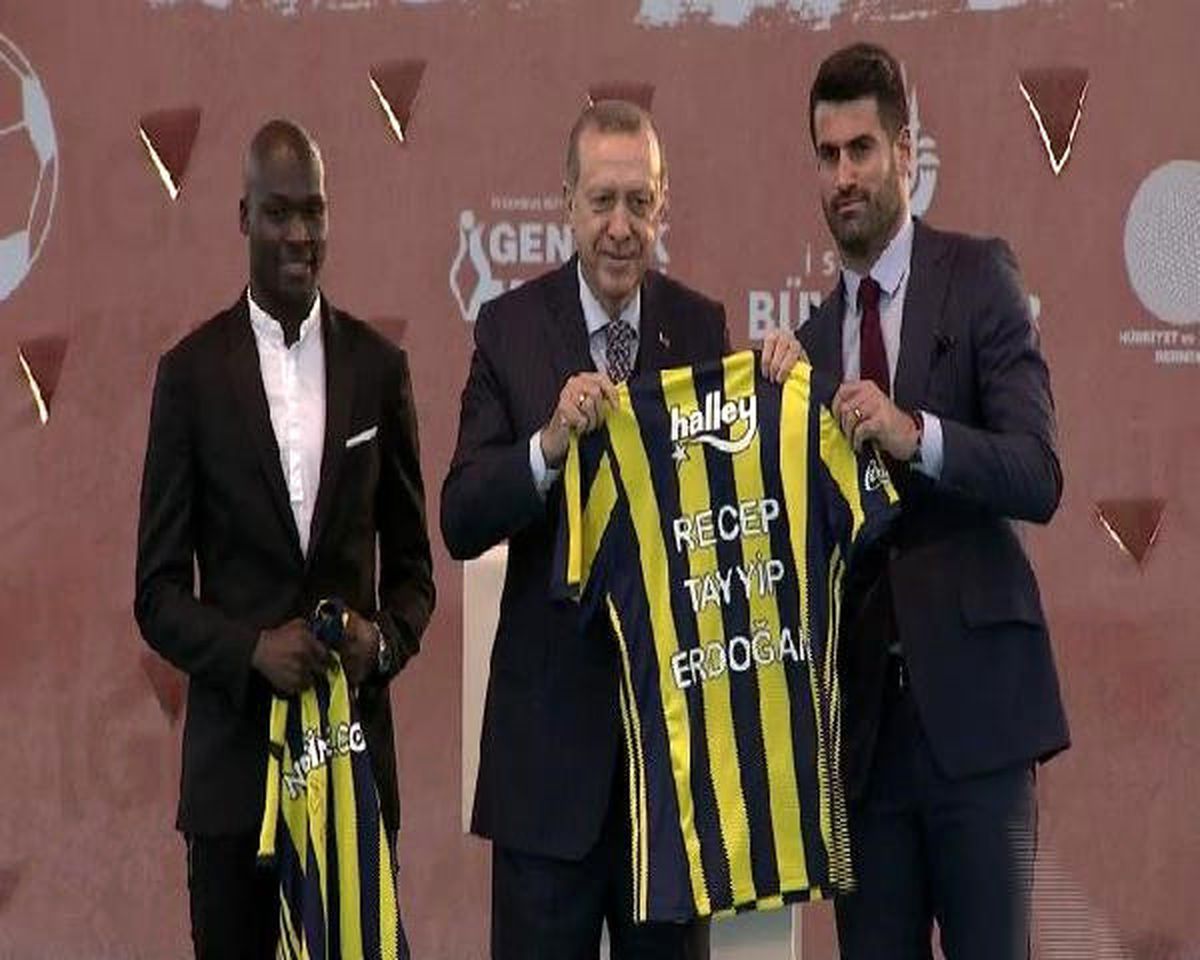 (Geniş)erdoğan: Sosyal Medyada Şahsım ve Partim Üzerinden Gereksiz Tartışmalar Yaşanıyor Onlar...
