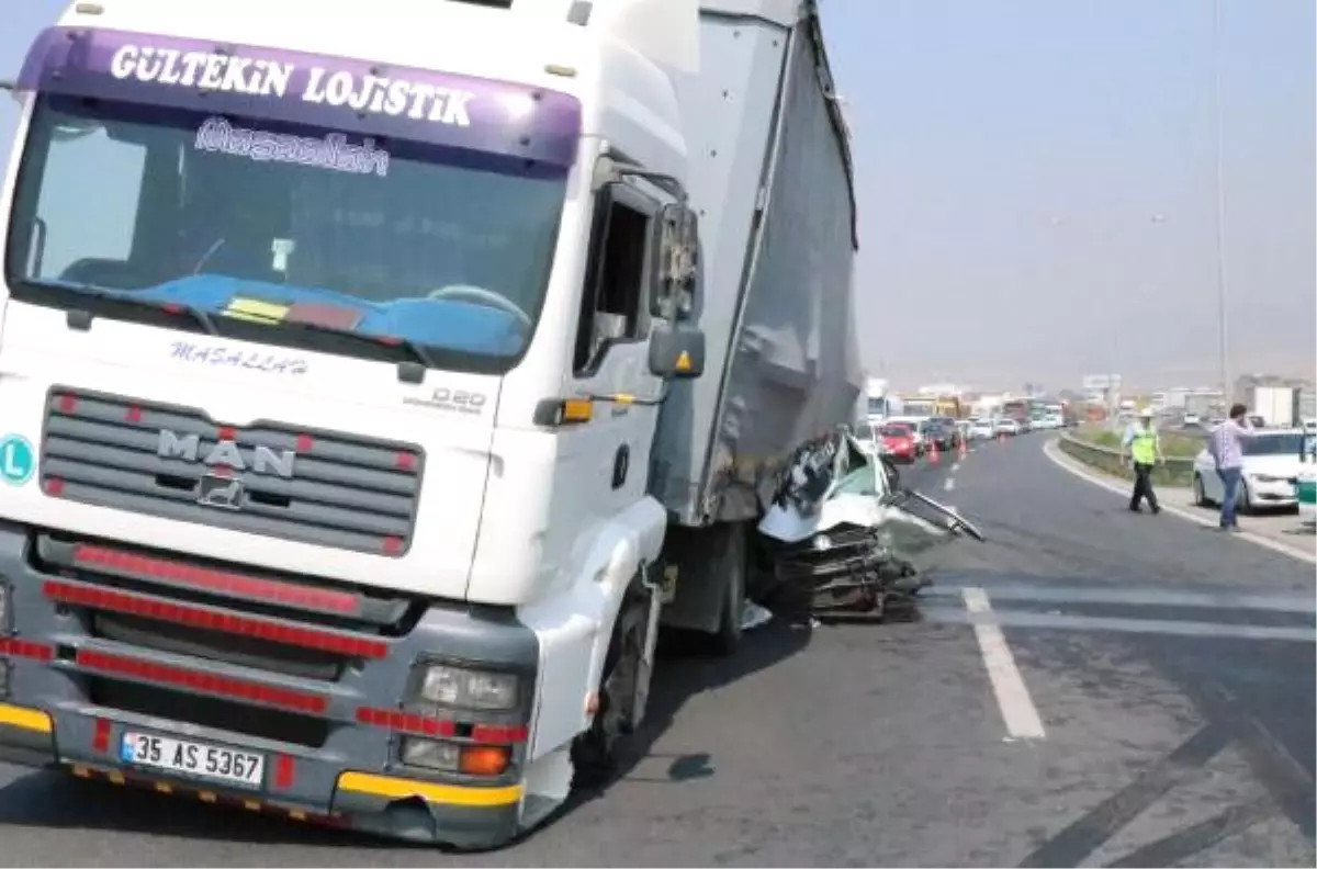 Lastiği Patlayan Tır, Otomobili Ezdi