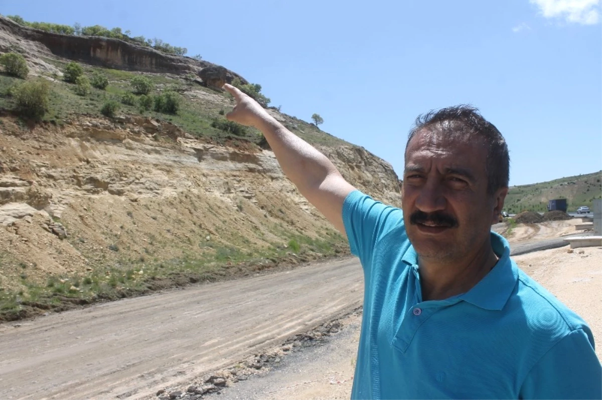 Mardin-Diyarbakır Karayolunda Kaya Kütlesi Tehlikesi