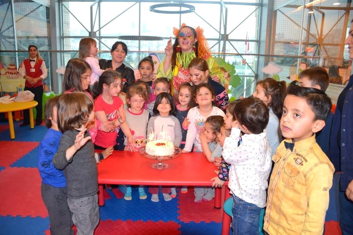 Minikler, Mini Clup\'ta Doyasıya Eğlenecek