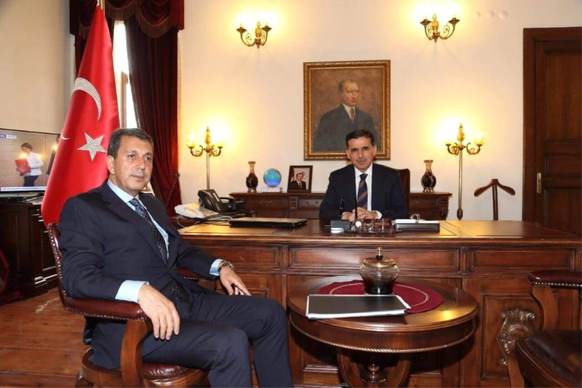 Nallıhan Belediye Başkanı Öntaş, Ankara Valisi Topaca\'yı Ziyaret Etti