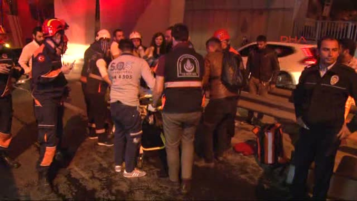 Okmeydanı\'nda Meydana Gelen Trafik Kazasında 2 Kişi Yaralandı