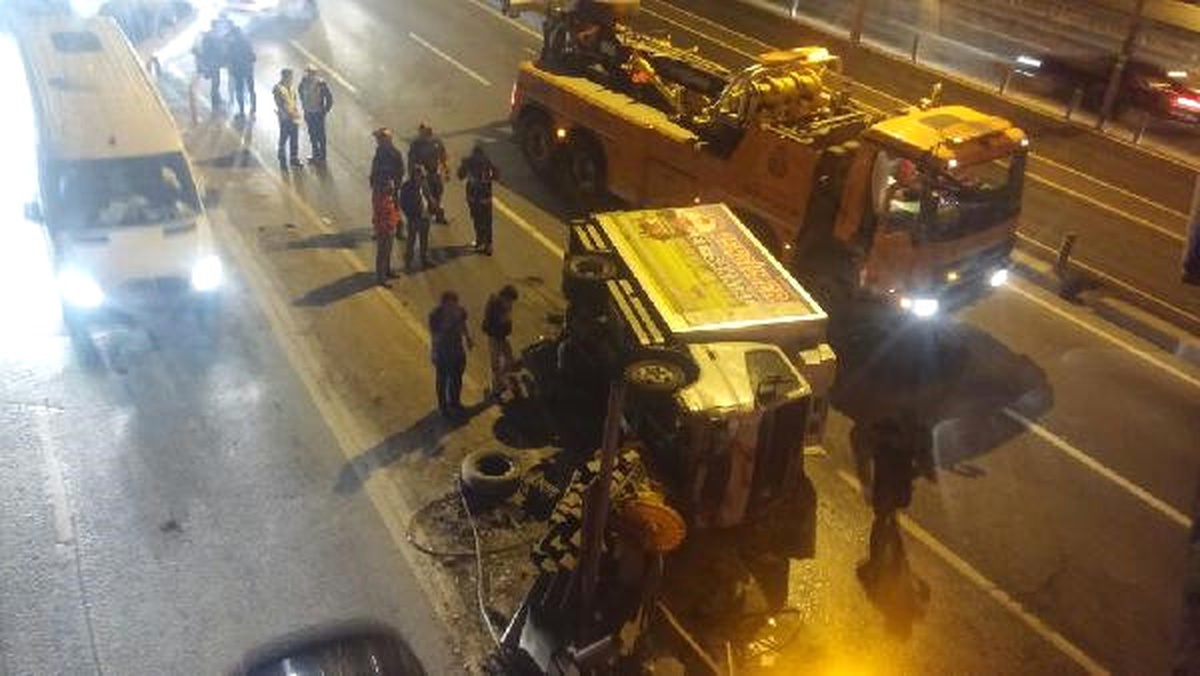 Okmeydanı\'nda Meydana Gelen Trafik Kazasında 2 Kişi Yaralandı