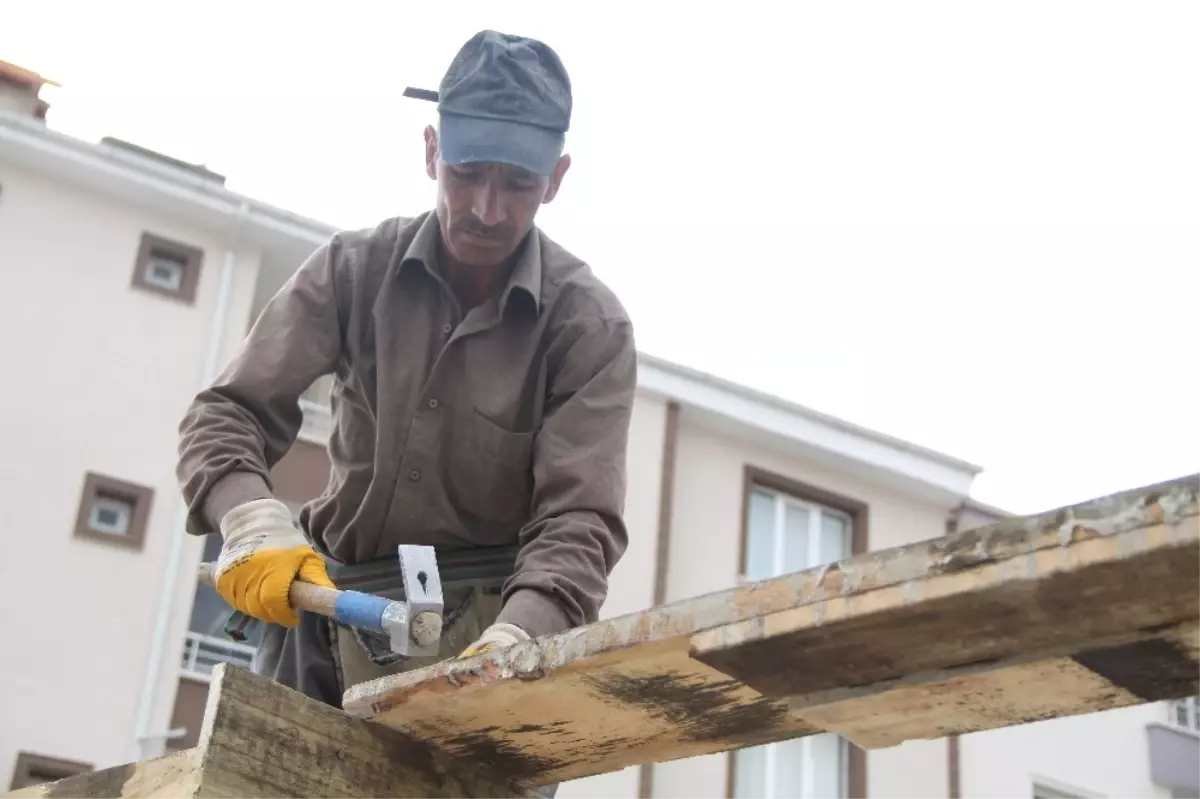 Iraklı Gazeteci Ülkesine Dönebilmek İçin Savaşın Bitmesini Bekliyor