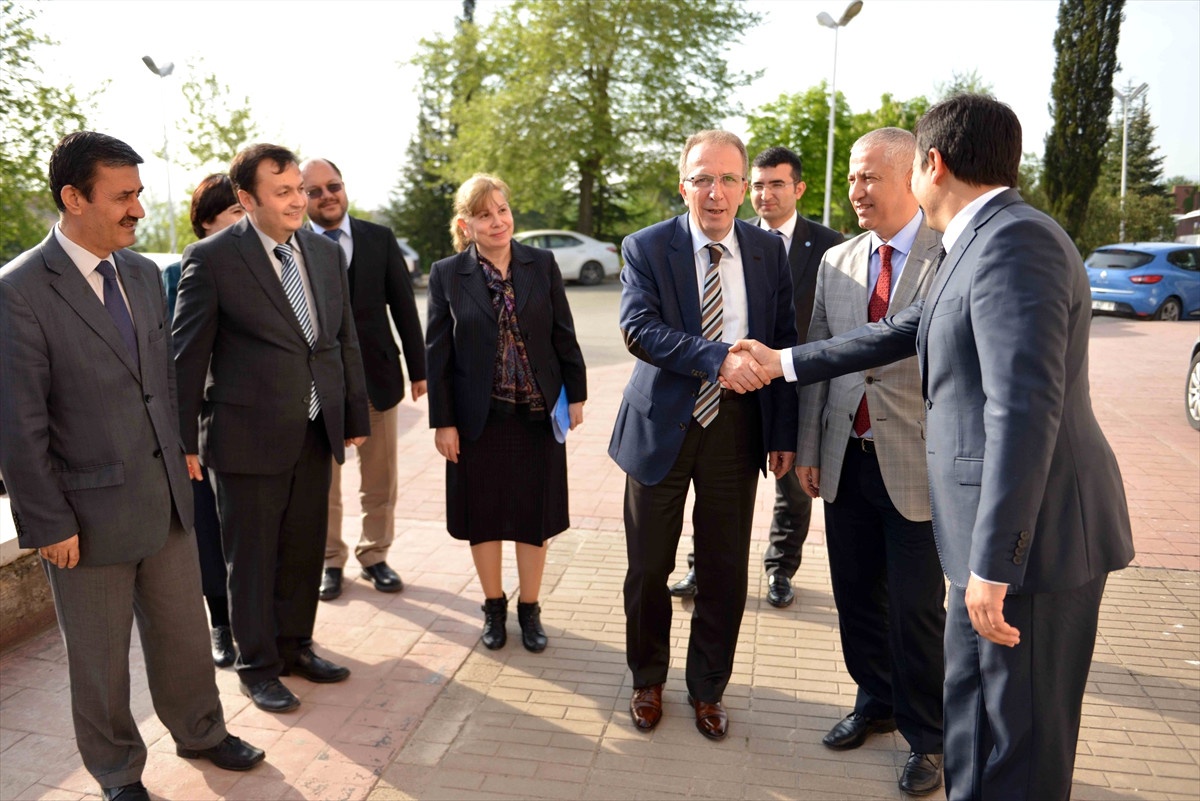 Rektör Uzun Akademisyenlerle Bir Araya Geldi