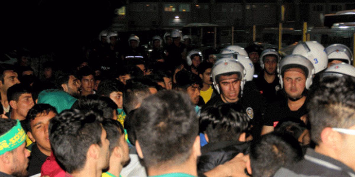 Şanlıurfa\'da Maç Sonrası Ortalık Savaş Alanına Döndü