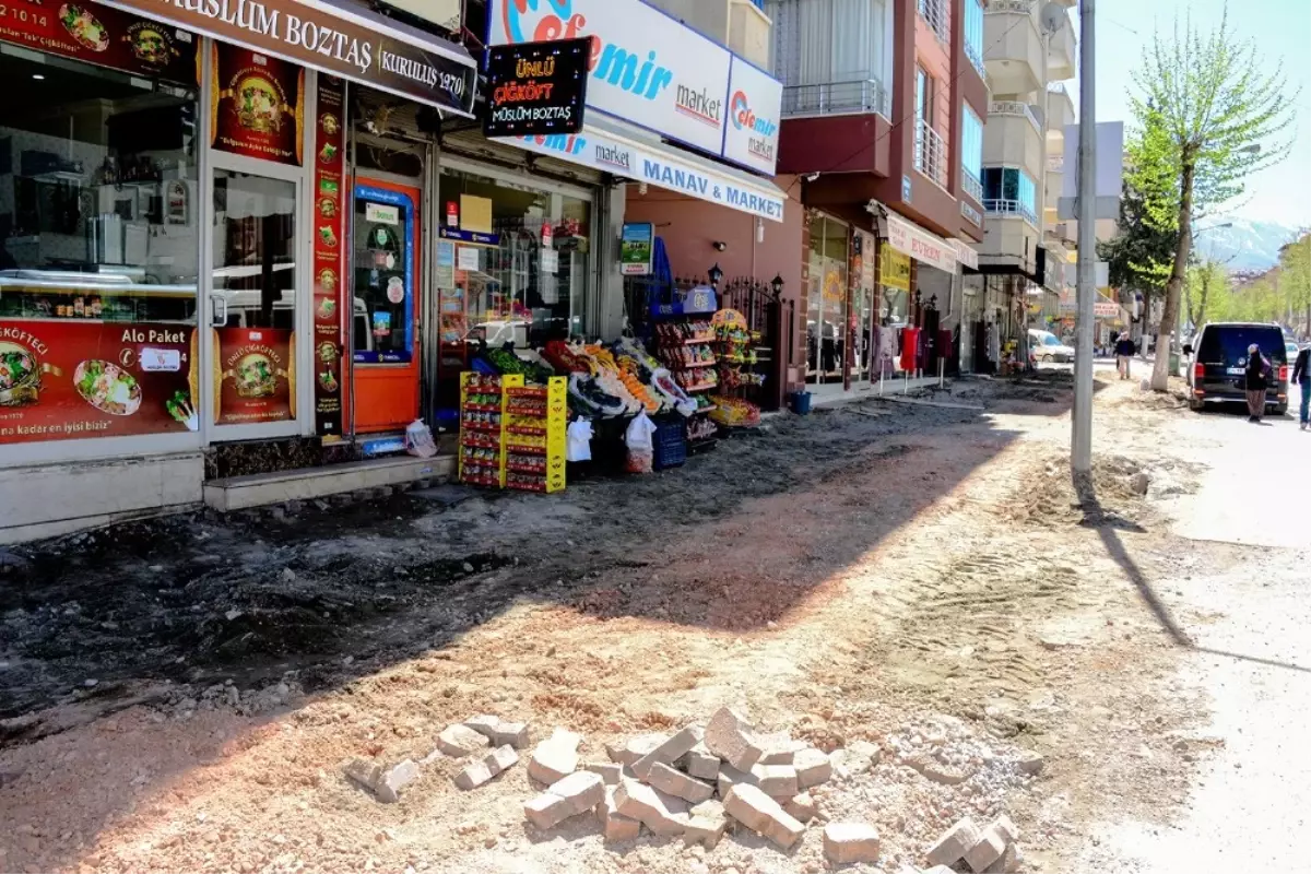 Tevfik Temelli Caddesinde Değişim-dönüşüm ve Yenileme Çalışmalarına Başlandı