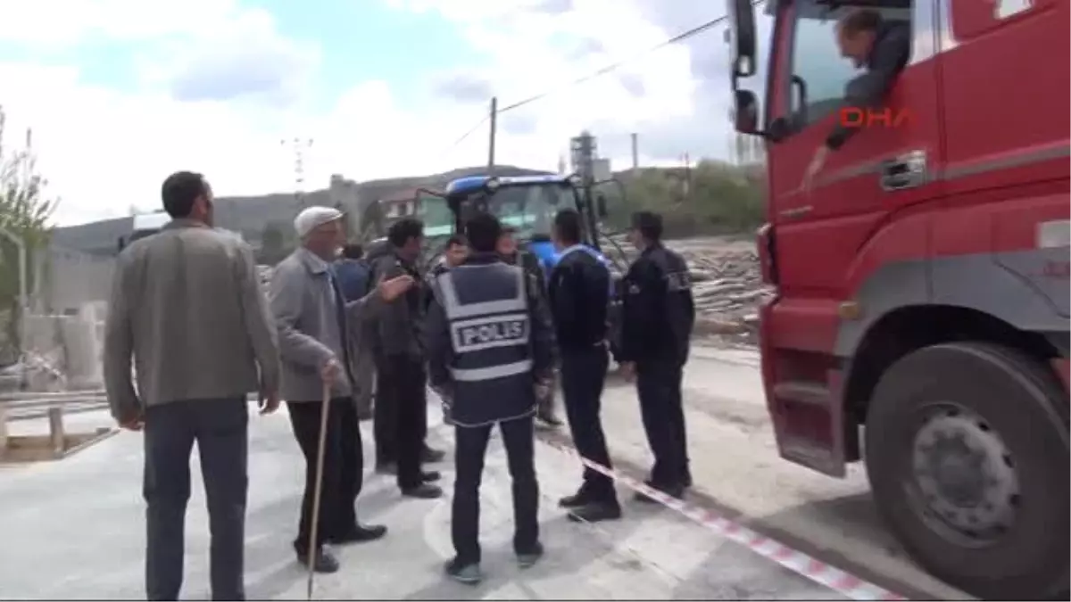 Tokat Freni Patlayan Minibüs, Okulun Bahçe Duvarına Çarptı: 5 Yaralı