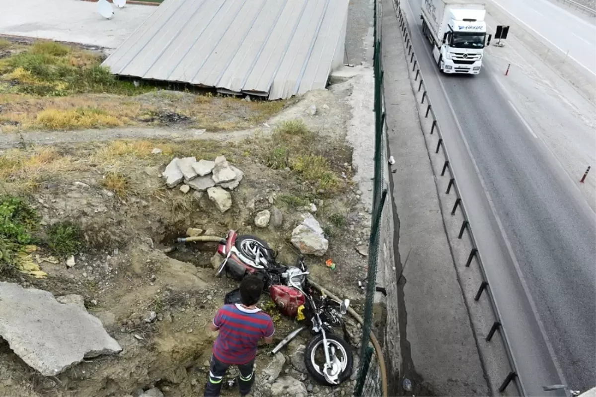 Tosya\'da Motosikletle Otomobil Çarpıştı: 1 Yaralı