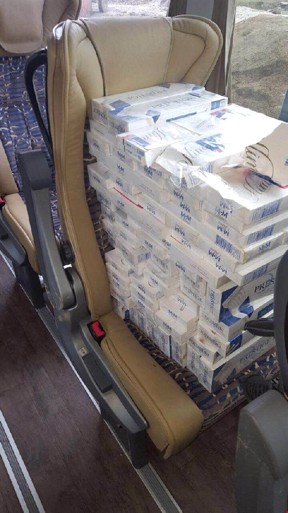 Yolcu Otobüsünden 12 Bin 500 Paket Kaçak Sigara Çıktı