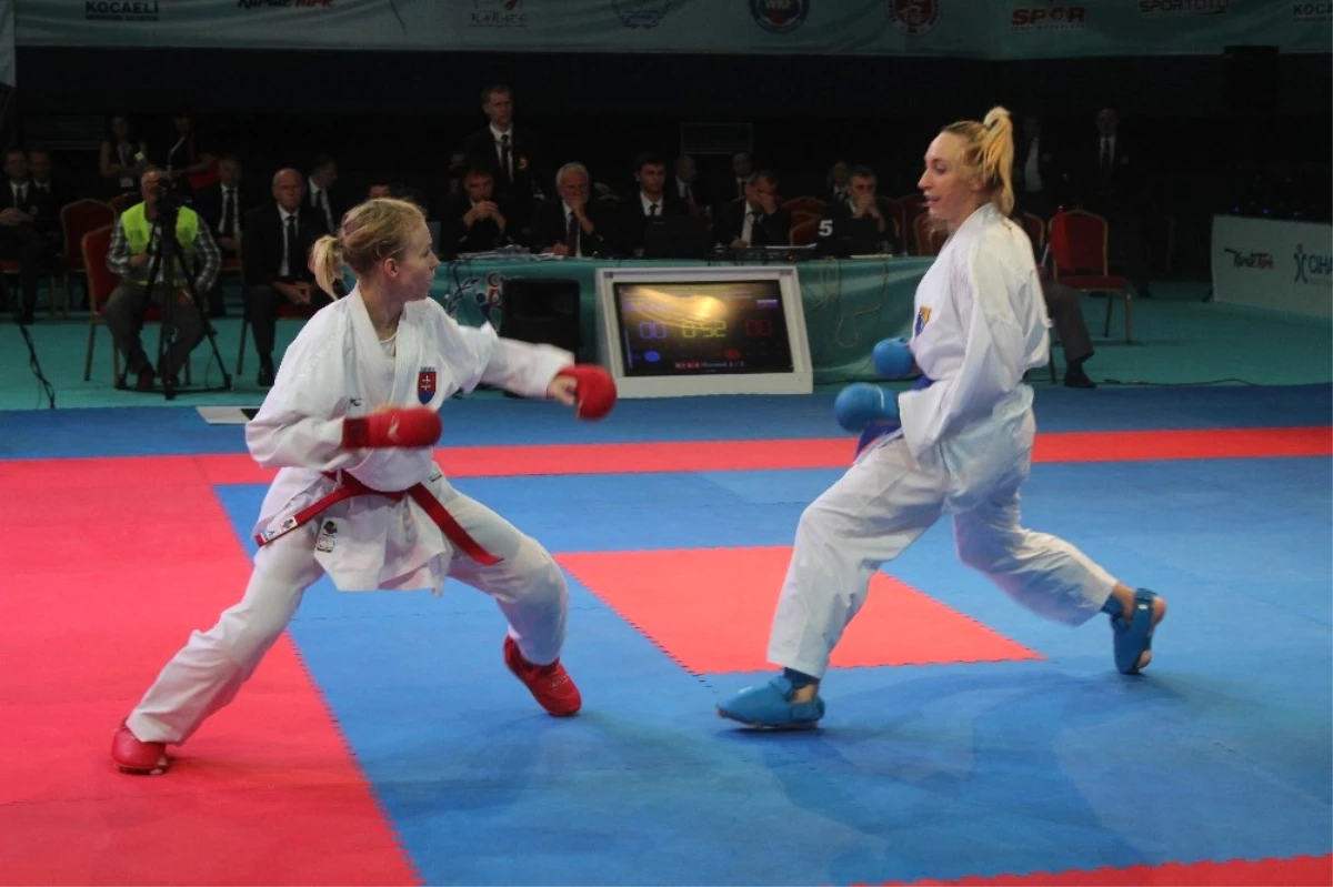52. Büyükler Avrupa Karate Şampiyonası\'nın Açılış Seremonisi Yapıldı