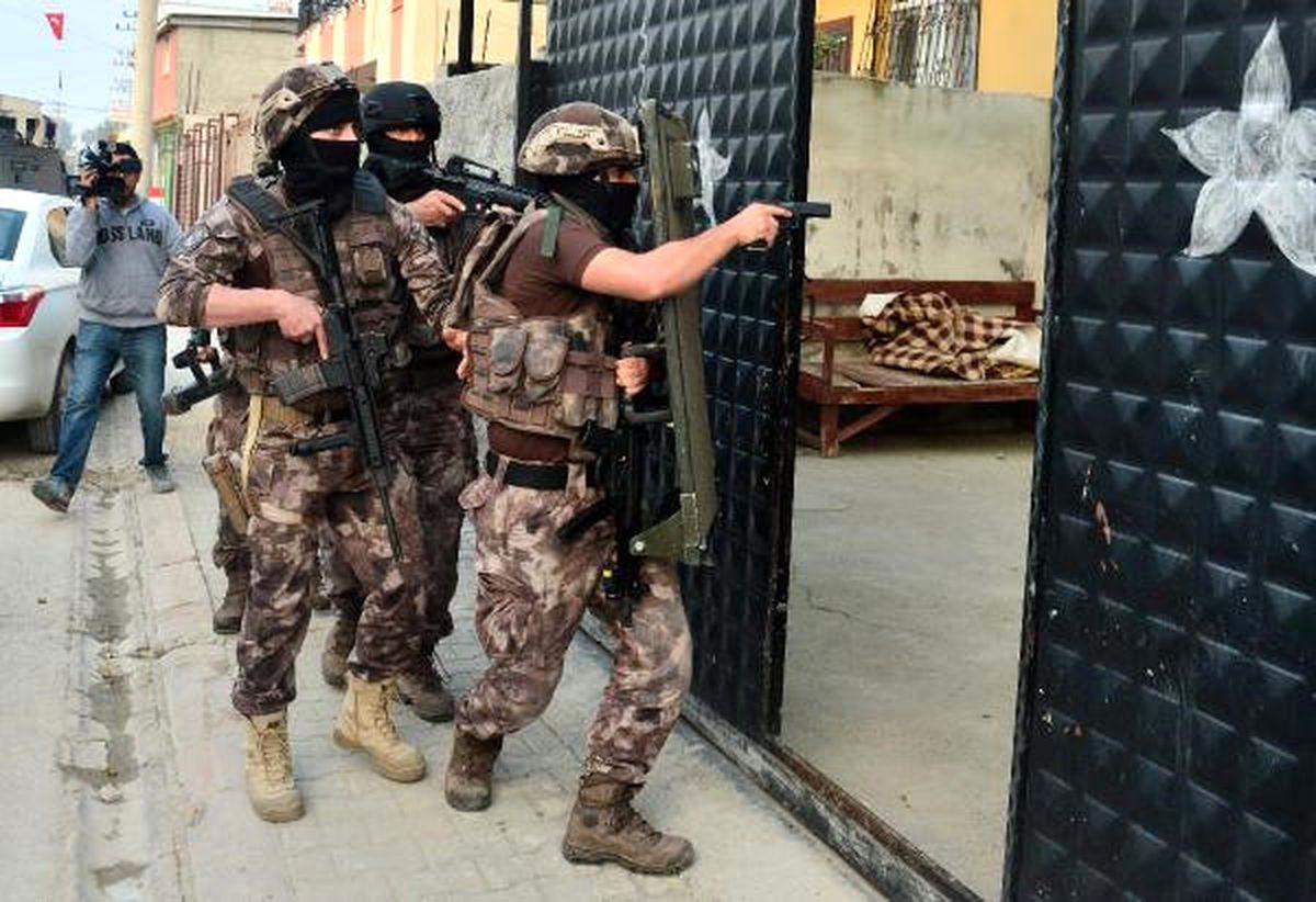Adana\'da Deaş Operasyonu: 11 Gözaltı