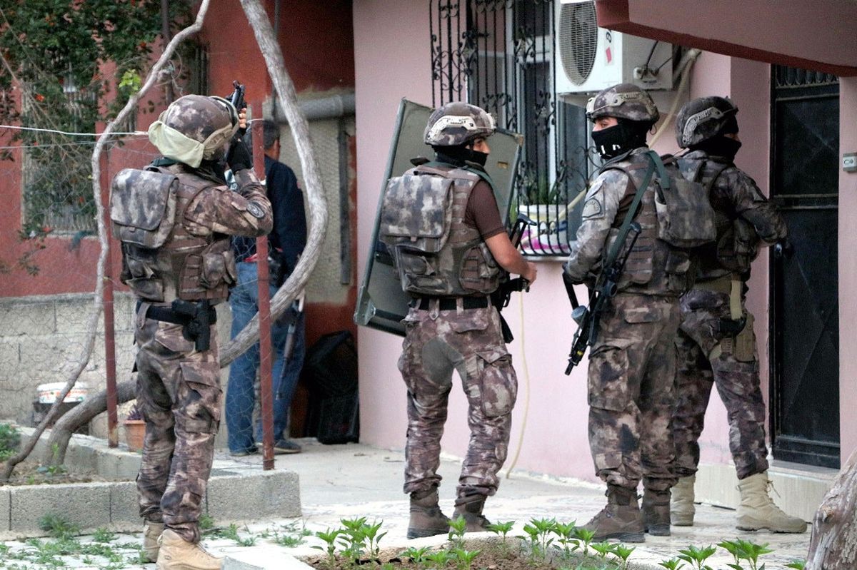 Adana\'da Deaş Operasyonu: 12 Gözaltı