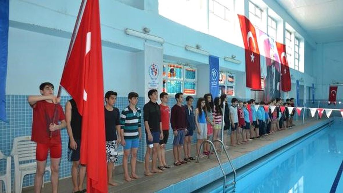 Adıyaman\'da Yüzme Yarışları