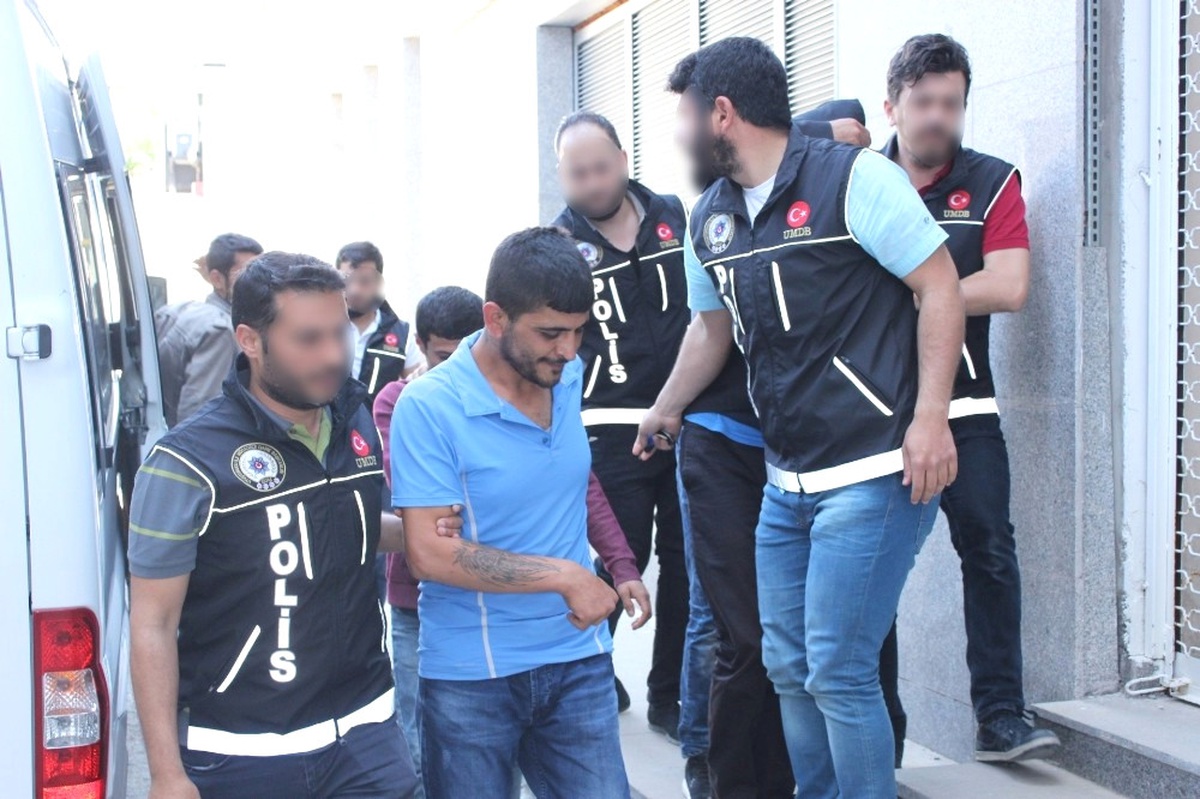 Adliyeye Sevk Edilen Uyuşturucu Tacirleri Gazetecilere Saldırdı