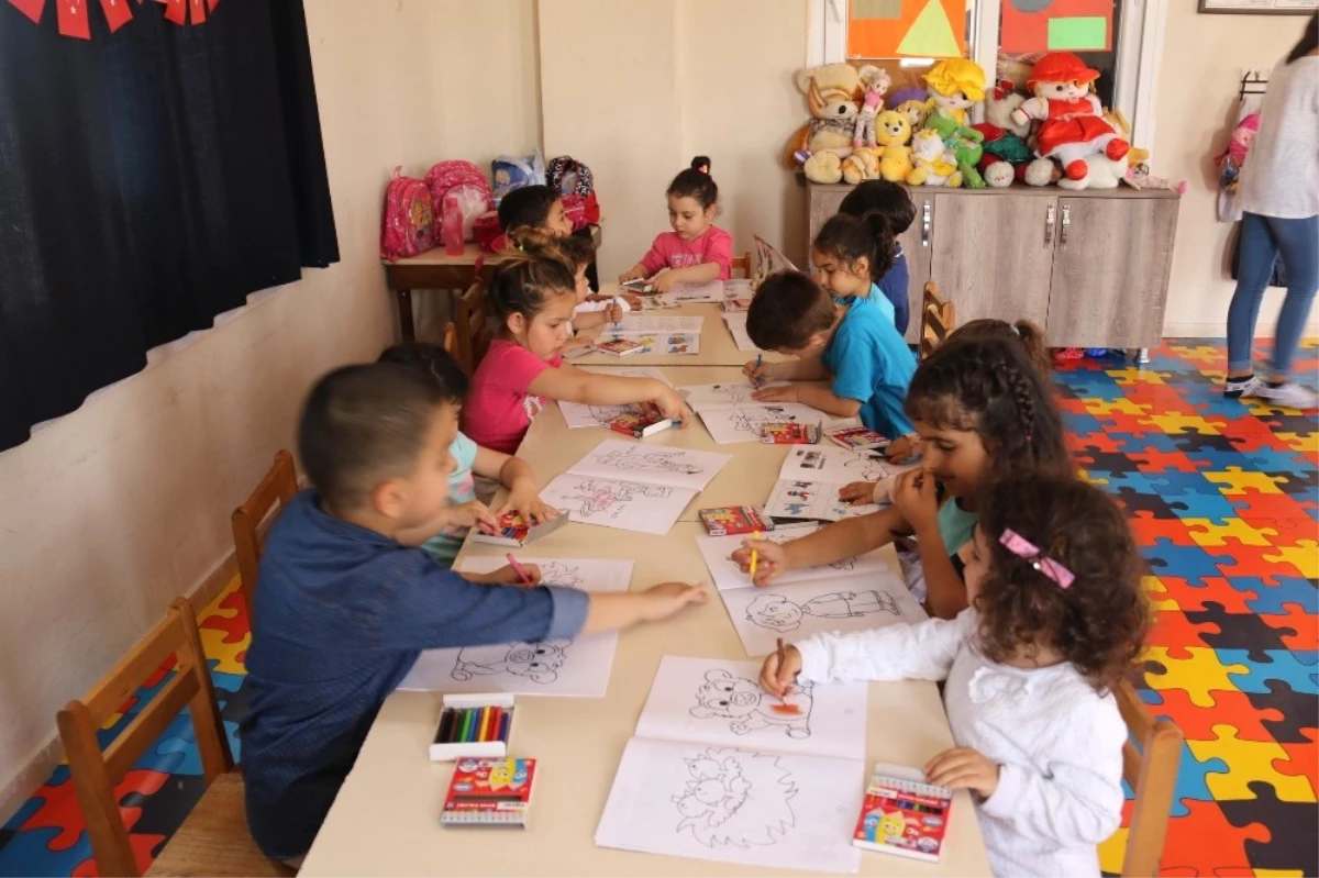 Akdeniz Belediyesi\'nden Kreş Öğrencilerine Boyama Kitabı ve Kalem Seti