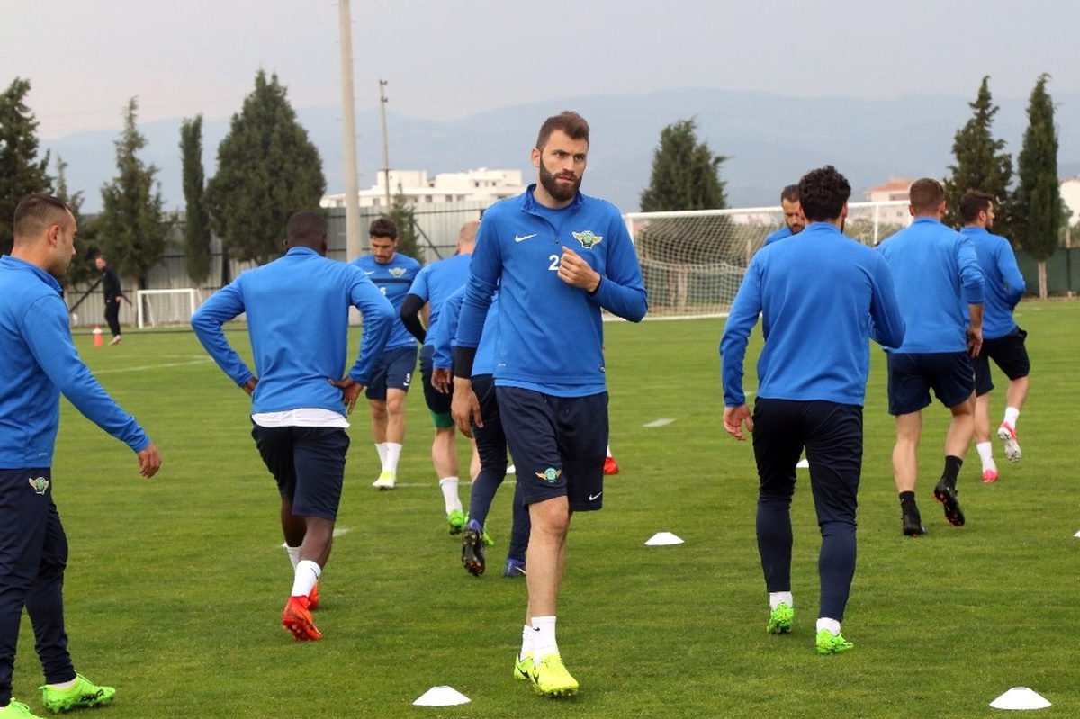 Akhisar Belediyespor\'da 7 Futbolcu Sarı Kart Sınırında