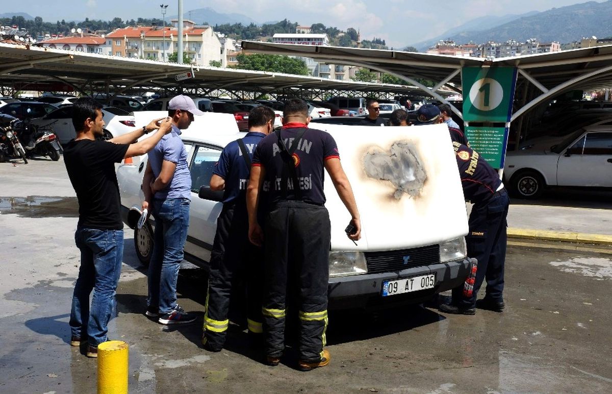 Avm Otoparkındaki Araç Yandı