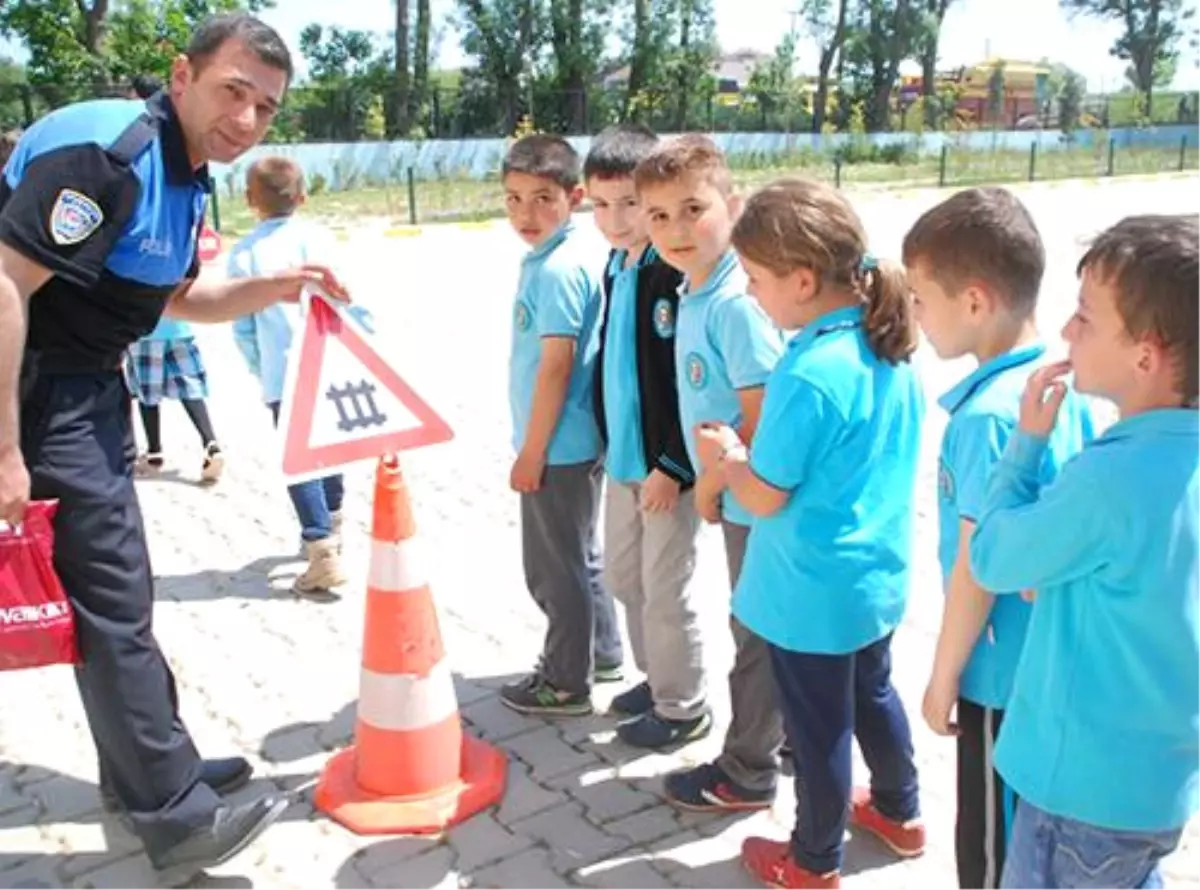 Babaeski\'de Öğrencilere Trafik Güvenliği Eğitimi