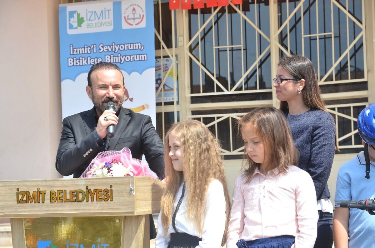 Başkan Doğan Bisiklet Dağıtmaya Devam Ediyor