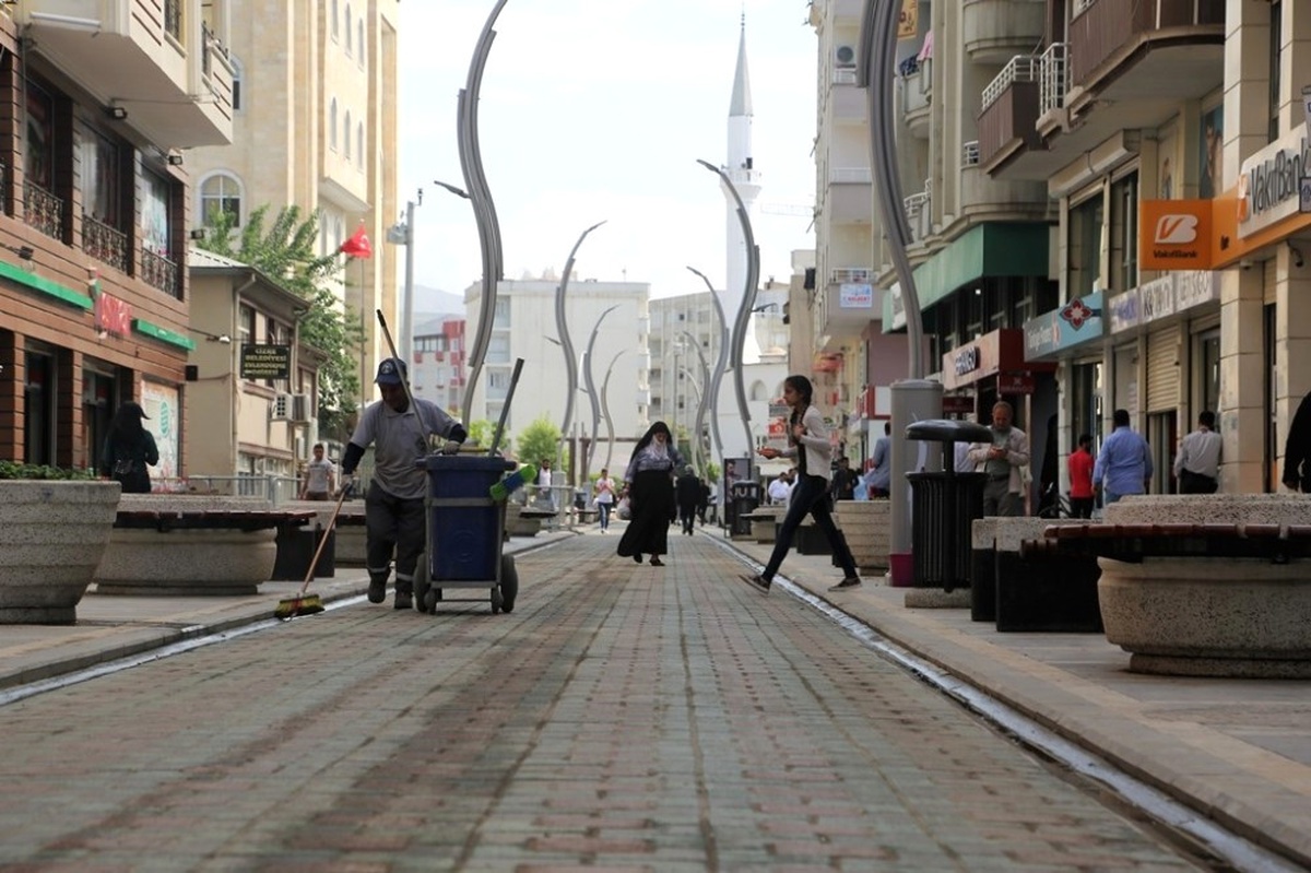 Cizre Belediyesinden Temizlik Seferberliği