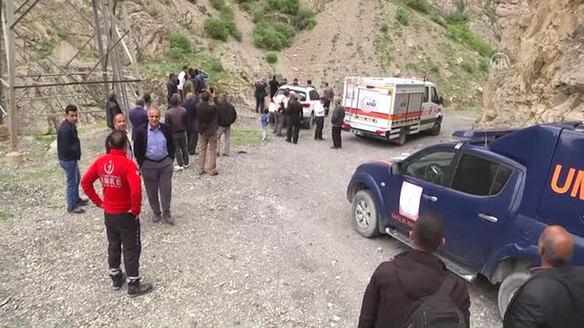 Dağda Mahsur Kalan 3 Kişi Mehmetçik ve Afad Tarafından Kurtarıldı