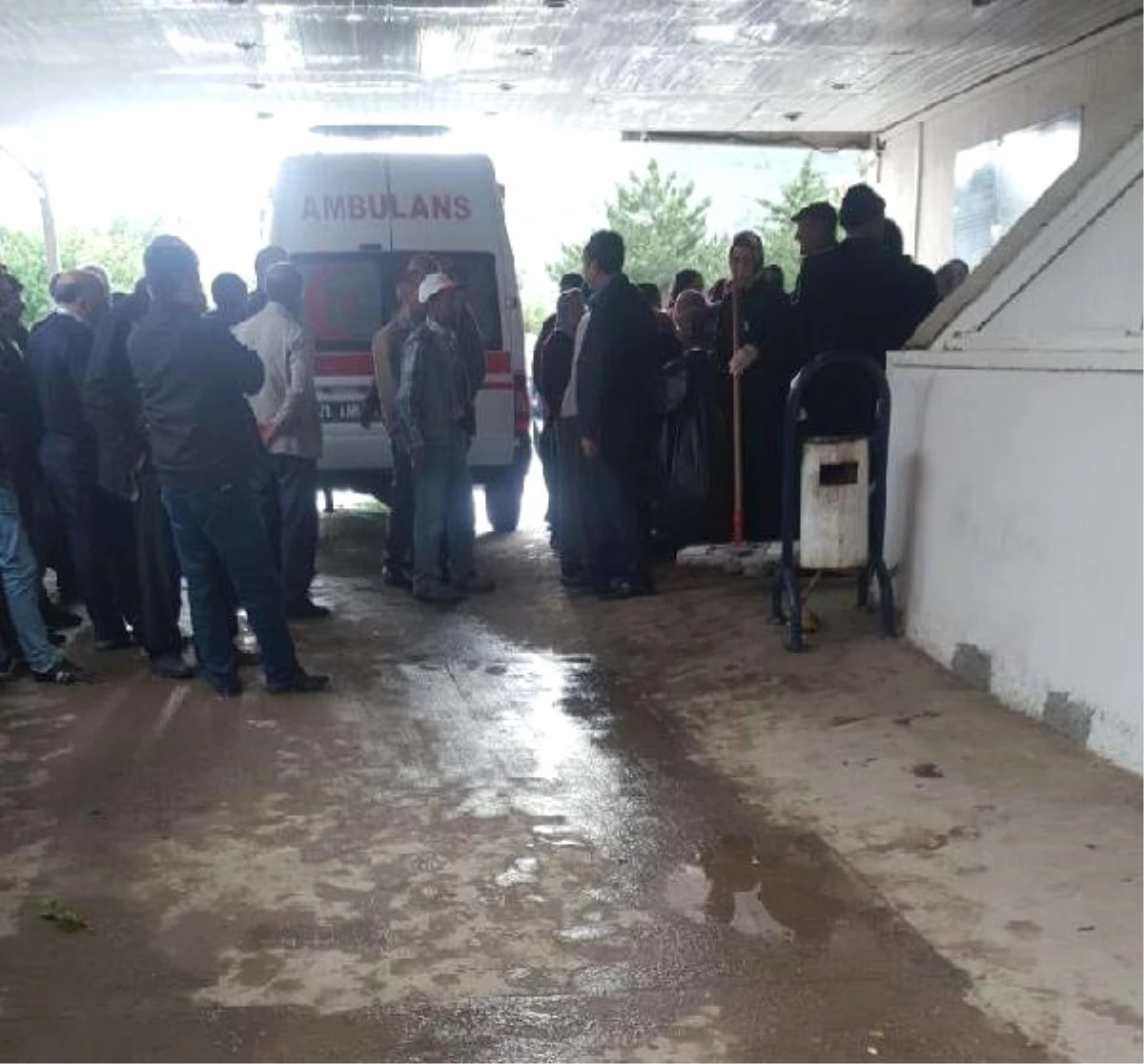Diyarbakır Çermik\'te Tarlada Yıldırım Çarpan 2 Kadın Yaralandı