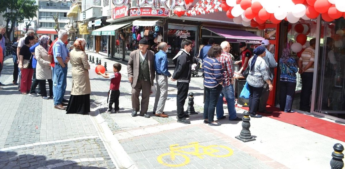 Dönerin 1,5 TL Olduğunu Duyan Koştu