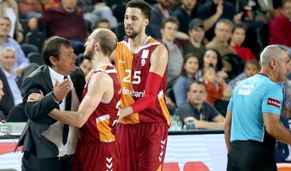 Ergin Ataman\'a 3 Maç Ceza