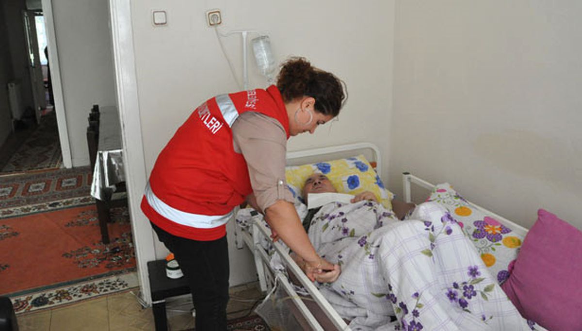 Evde Bakım Hizmeti Eli Ayağı Oldu