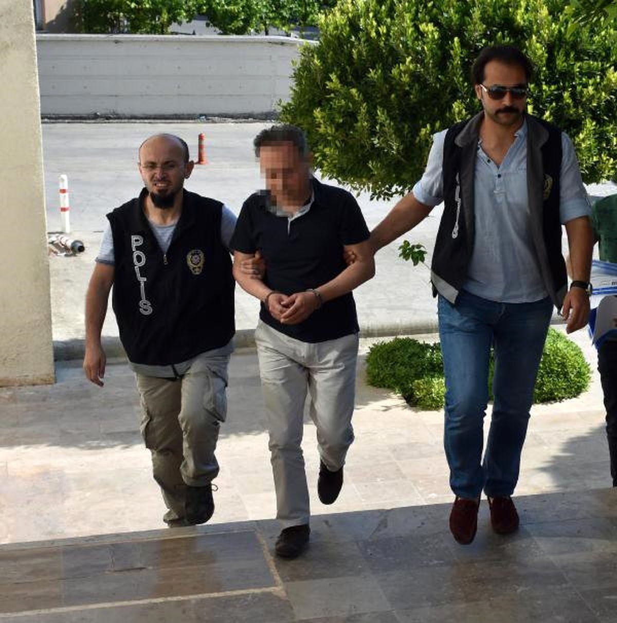 Fetö\'den Gözaltına Alınan Doktor Adliyede