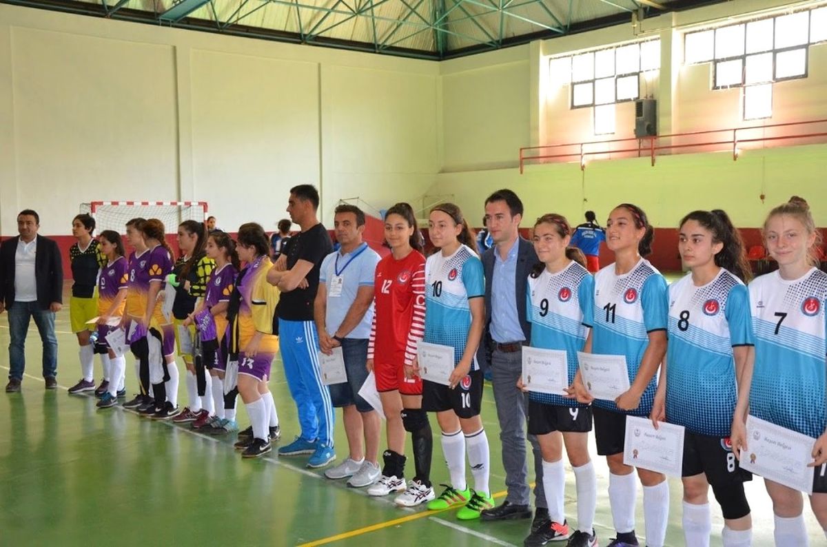 Futsal Lig\'de Ankara ve İzmir Finale Yükseldi