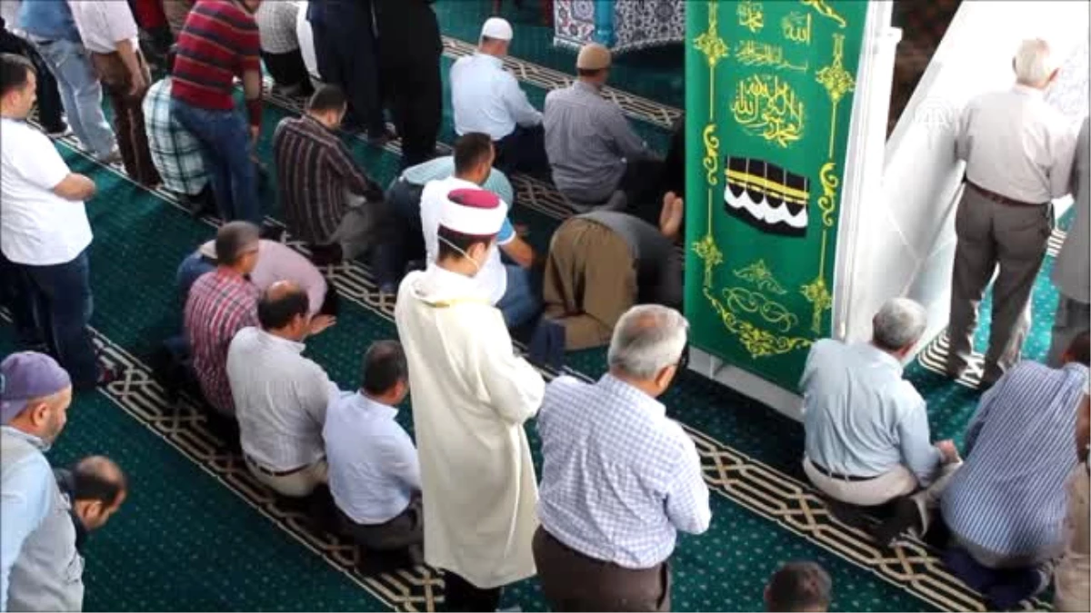 Geleceğin Imamları Minberde