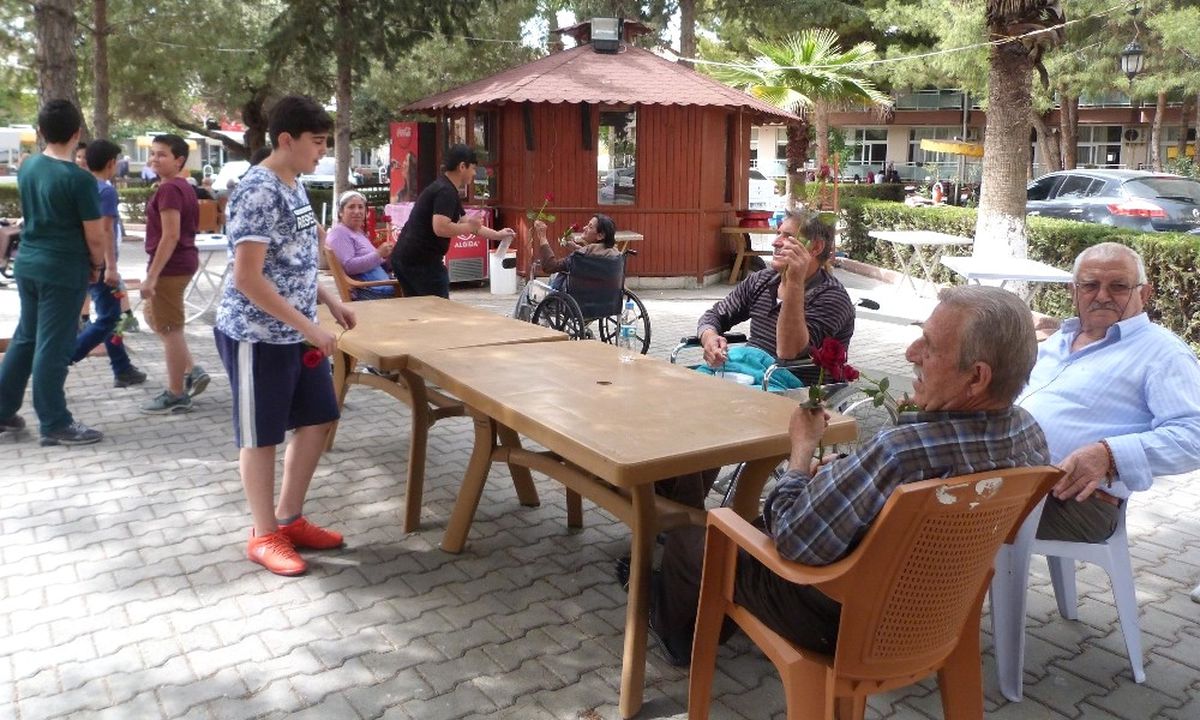 Gençler Geçmişine Sahip Çıkıyor