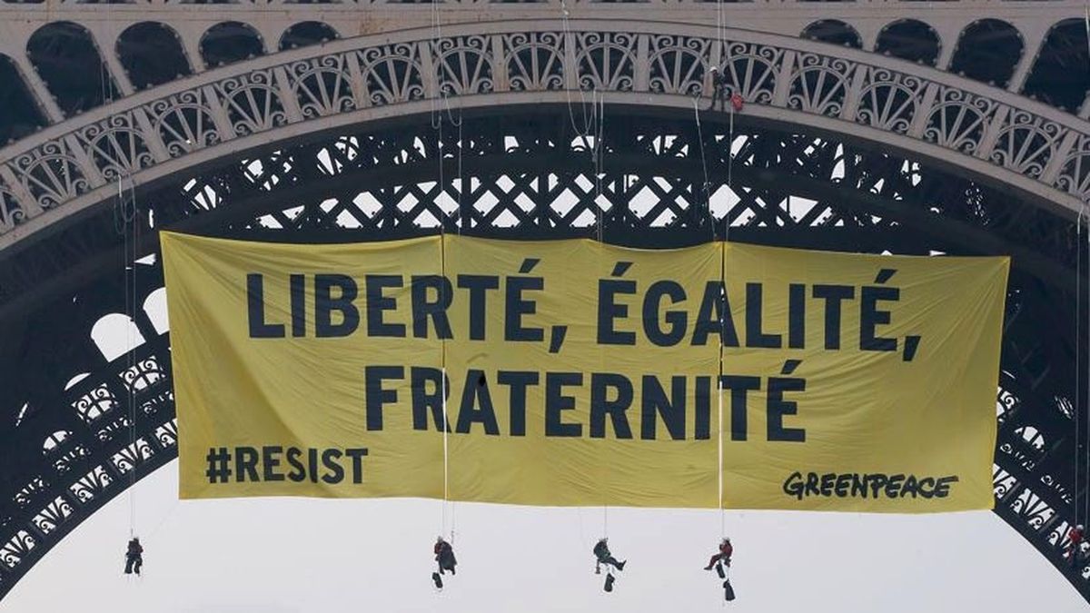 Greenpeace\'den Eyfel Kulesi\'nde Eylem
